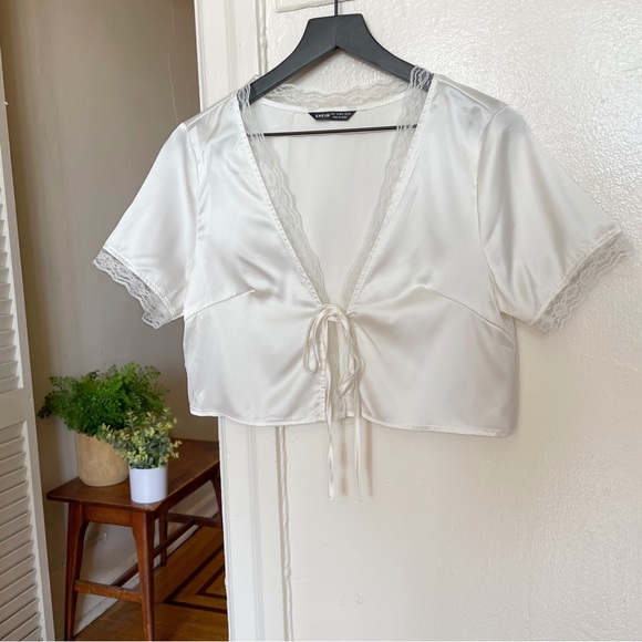 2/$20 Shein Tie-Front Lace Trimmed Crop Top - Picture 16 of 16